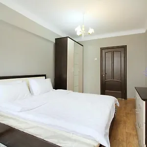 spacious-central-apartment.hotels-of-almaty.com/